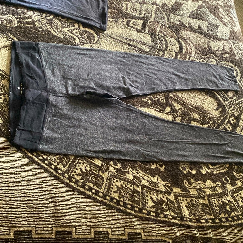 Black & white Athletic leggings & black tank top shirt size: Medium